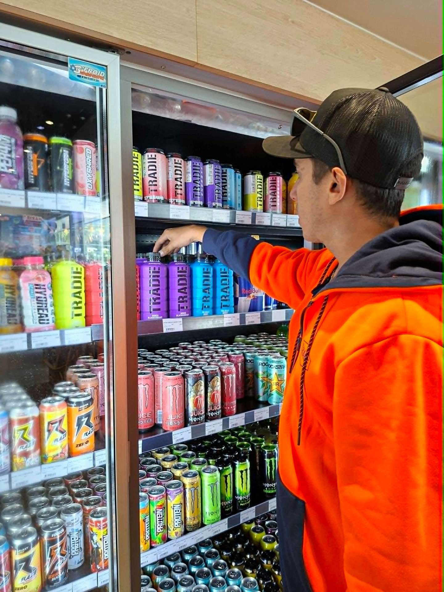 Frigo boissons énergisantes Tradie en magasin